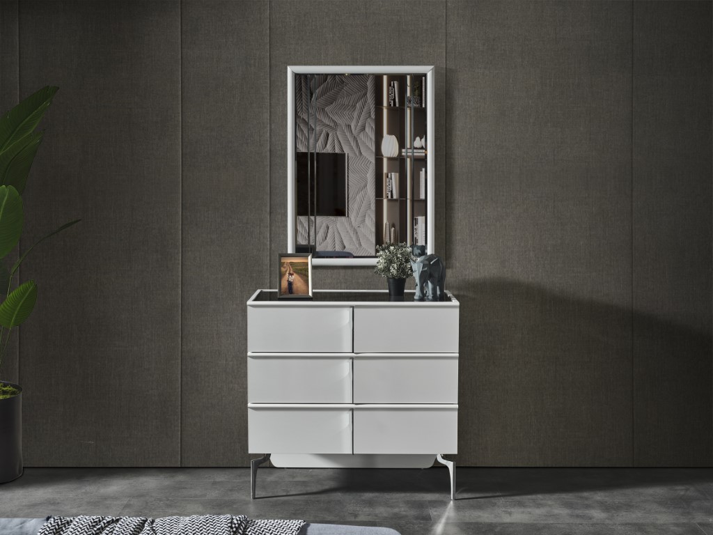 Aria Dresser